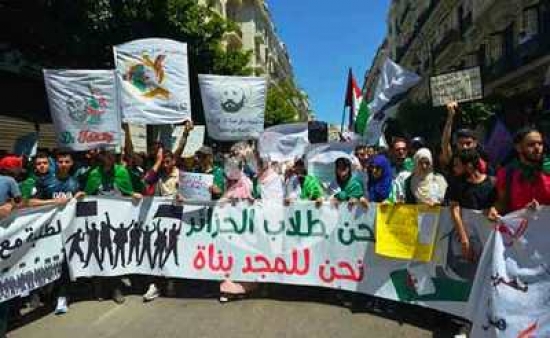الطلبة في مسيرة جديدة بالعاصمة للمطالبة برحيل رموز النظام السابق
