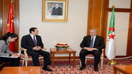 الوزير الأول عبد المالك سلال يستقبل وزير الفلاحة الصيني