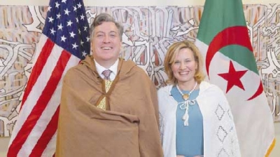 «كارين روز» عقيلة السّفير الأمريكي في الجزائر تصوم يوماً في رمضان