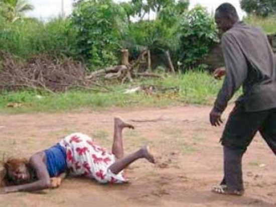 الأوغنديون  يضربون زوجاتهم  قبل الإفطار  في رمضان!