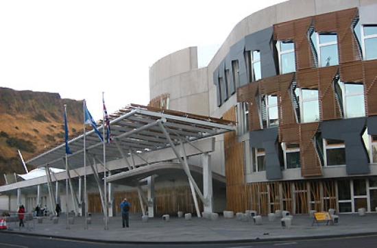 اسكتلندا: إخلاء مبنى البرلمان بعد العثور على ثلاثة طرود مشبوهة