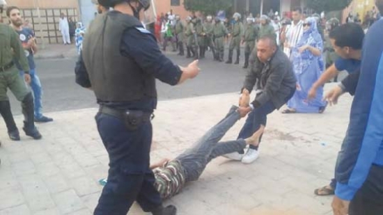 سلطات الاحتلال المغربية تطرد محاميين اسبان من العيون المحتلة