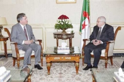 بن صالح يستقبل السفير الأمريكي بالجزائر