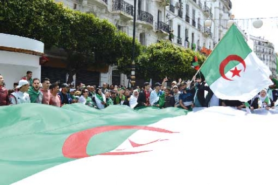 الجـــزائريــون يصرون على تجسيد مطالب التغيــير الجـذري