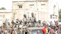القيادة العسكرية في مالي تبحث ملامح المرحلة الانتقالية
