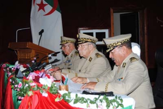 قايد صالح : حماية الجزائر يقتضي المثابرة على بناء جيش قوي ومتطور يتمتع دوما بجاهزية عملياتية رفيعة الدرجات