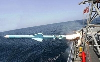 مدمرة للجيش الإيراني تقصف خطأ سفينة حربية إيرانية وأنباء عن مقتل العشرات