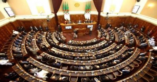 مشروعي القانونين المتعلقين باختصاصات مجلس الدولة وتنظيم السجون أمام البرلمان