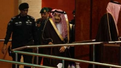 السعودية : إطلاق نار كثيف يستهدف طائرة مسيرة قرب القصور الملكية في الرياض