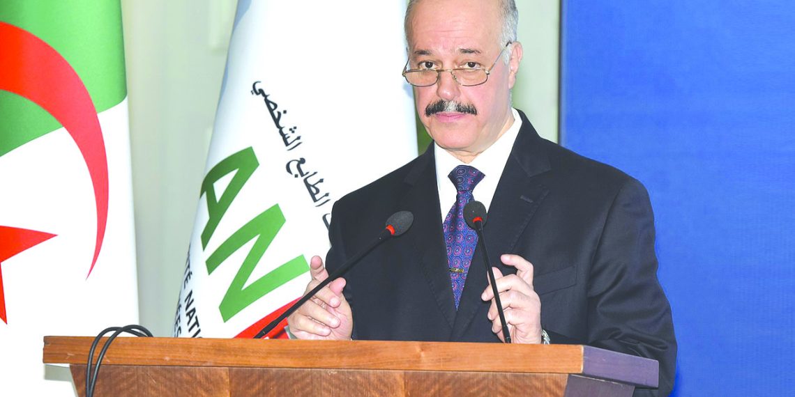 الرّئيـس تبـون حريص علـى صـون خصوصيـــة المواطـــن وكرامتــــه