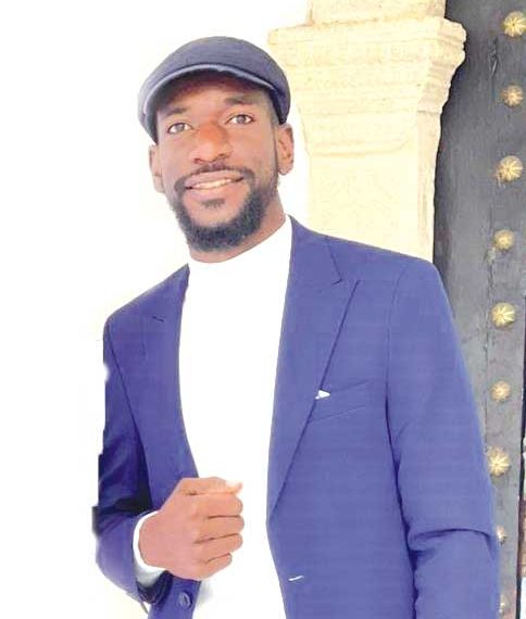 ”إشراقات تشكيلية”.. صوت الصحراء في داخلي