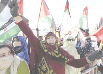 المناضلـون الصّحراويّــون يتحــدّون آلة القمــع المغربيــة