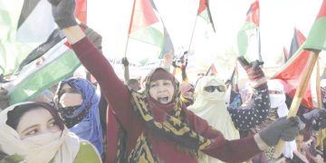 المناضلـون الصّحراويّــون يتحــدّون آلة القمــع المغربيــة