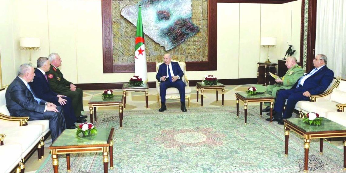 الرئيــس تبـون يستقبل رئيـس هيئــة الأركان المشتركـة للقـوات المسلّحة الأردنية