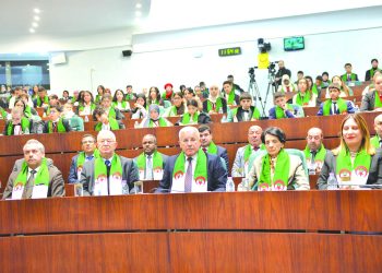 أول برلمـان للطفـل الجزائـري يجسّـد مفاهيـم الحوار والمسؤولية