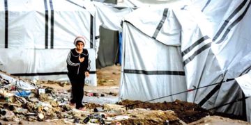 خيام تغرق وأطفال يرتجفون بـردا وعائـلات فــي  العـراء