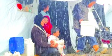 الأمطار تُغرق مستشفى الشّفاء وخيم النّازحين..والبرد يقتل رضيعا