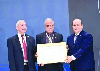 تتويج الفائزين بجائزة رئيس الجمهورية دعم للبحث العلمي والإبداع الأدبـي