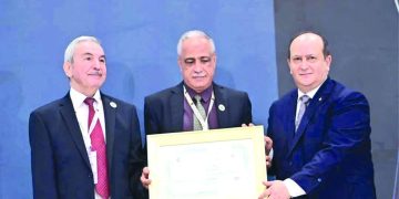 تتويج الفائزين بجائزة رئيس الجمهورية دعم للبحث العلمي والإبداع الأدبـي