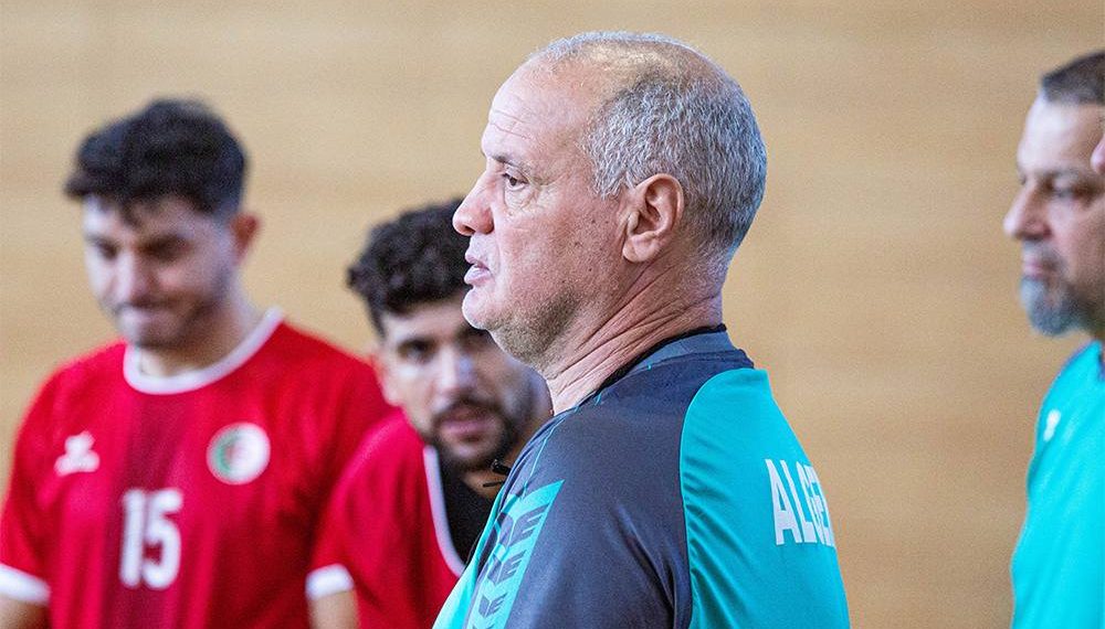 المنتخب الوطني يواصل تحضيراته المكثفة بعين البنيان