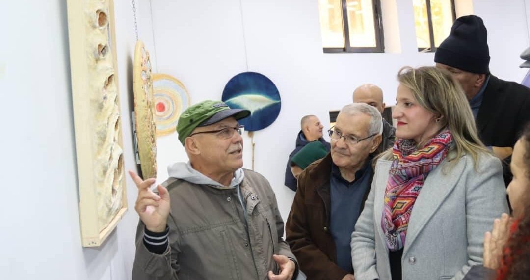 ”مادة للتأمـل”..سفـر في رحاب الألـوان بتيـزي وزو