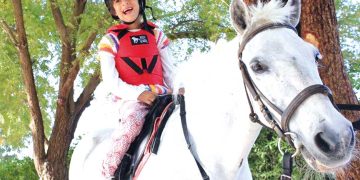 أنديـة الفروسية.. فضـاءات  علاجية للمصابين بـ”طيف التوحد”