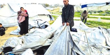 غـرق آلاف الخيـام جراء منخفض جديـد يضـرب غـزة