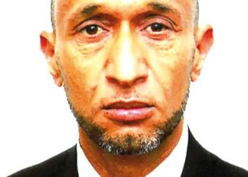 قـراءة في  إشكاليــة الإبداع والتقليــد