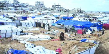 المنخفض الجـوّي يفاقم معاناة النازحين وسط استمرار القصف