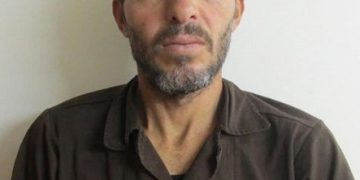 جسّد يتآكل خلف القضبان وعائلة تعيش العزلة ذاتها