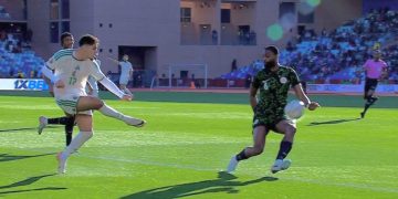 قرارات الحكم أثّرت على مردود المنتخــب الوطنـي أمـام نيجيريــا