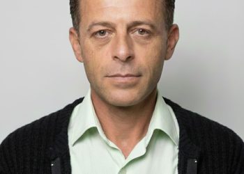 طلـب العـلا  فنالهــا