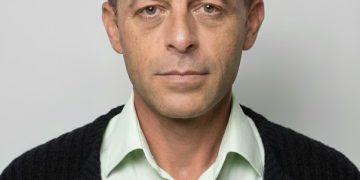 طلـب العـلا  فنالهــا