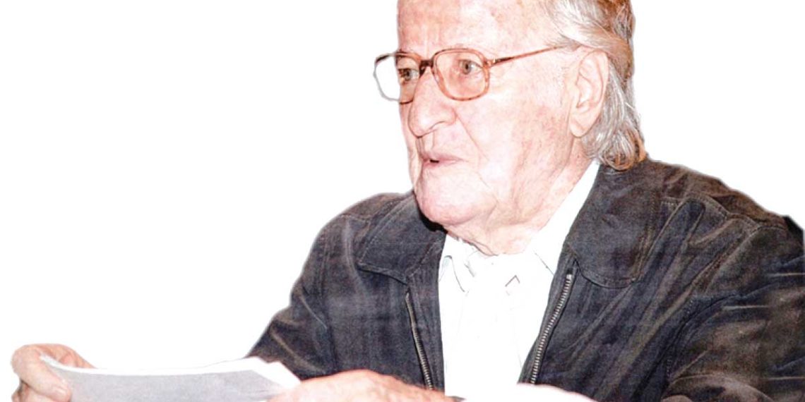 حملتُ الطباشـير عشرين سنة أعلّم الأطفال وأكتب الشعر