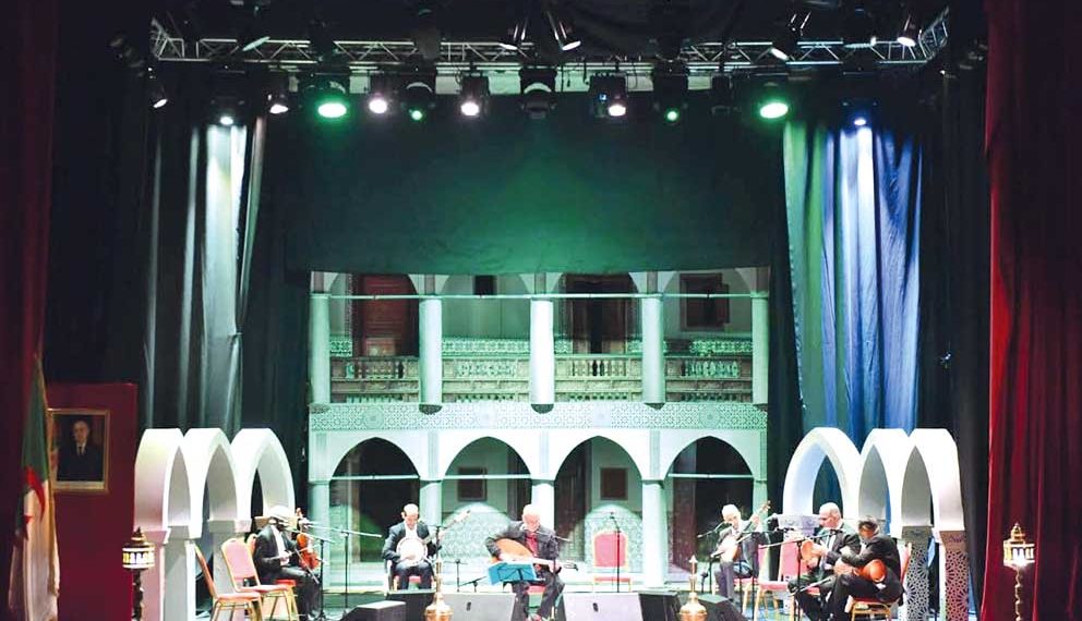 “المالــوف“..سيّــد سهــرات الجسـور المعلّقـة