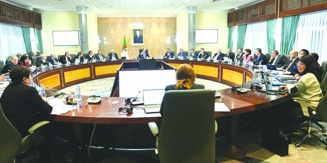 دراسة الحصيلـة السنـوية لتنفيذ توجيهـات رئيـس الجمهـورية