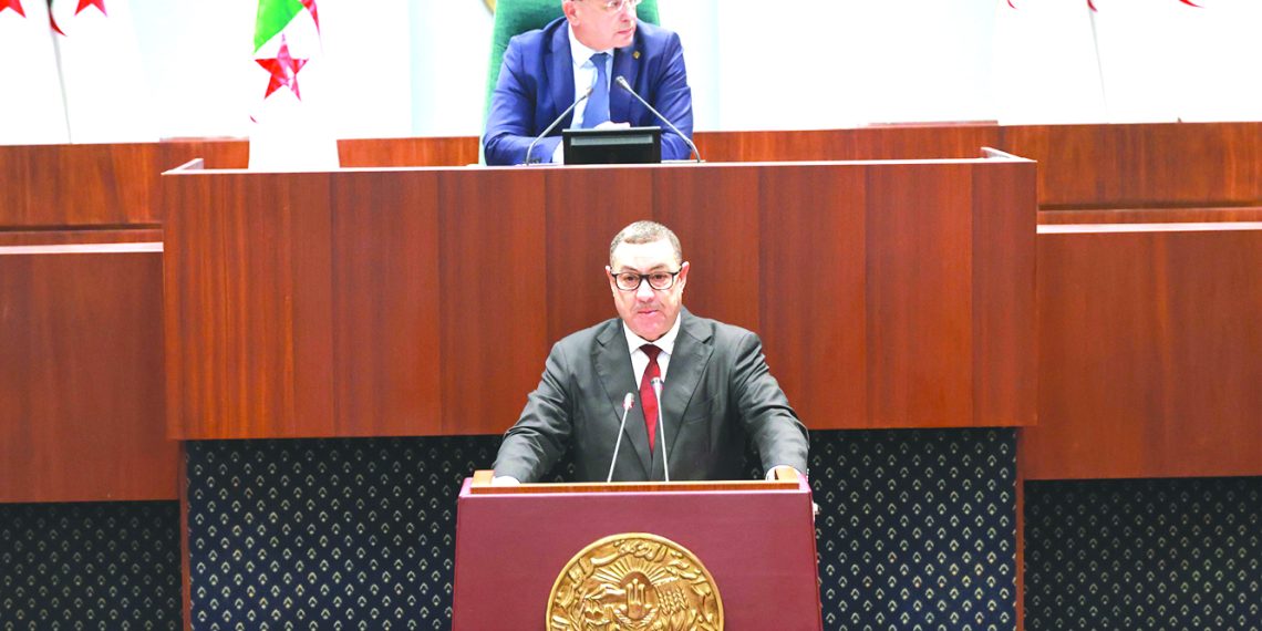 إطار قانوني يسمح للأحزاب بالنشاط ضمـن الشفافيـة والمساءلـة