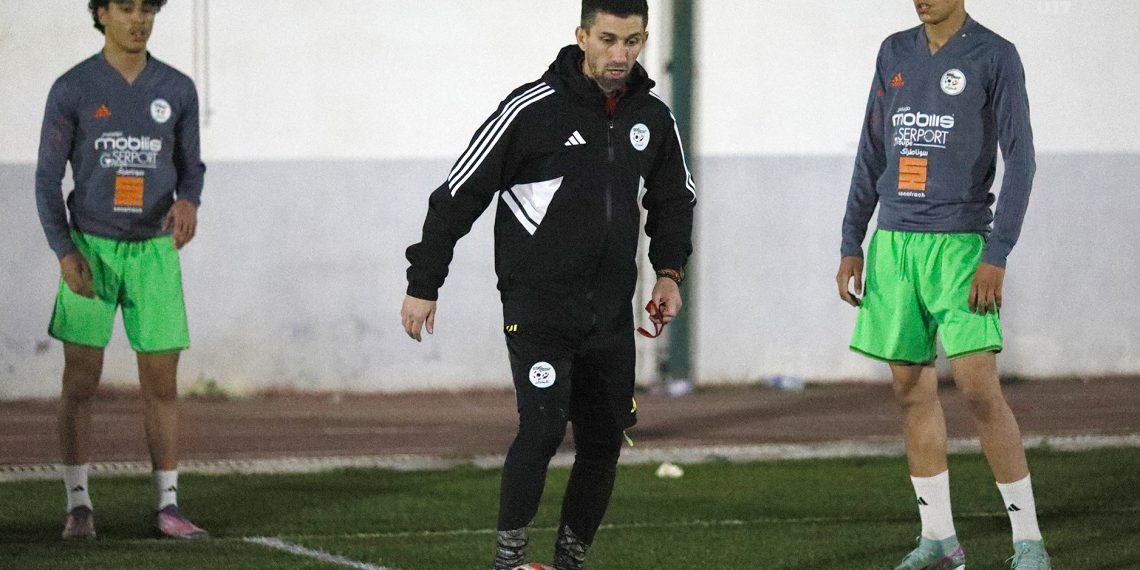 المنتخب الوطني يواصل تحضيراته بالعاصمة