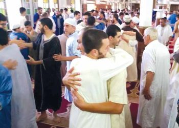 الجزائريّون يحتفلون بعيد الفطر المبارك