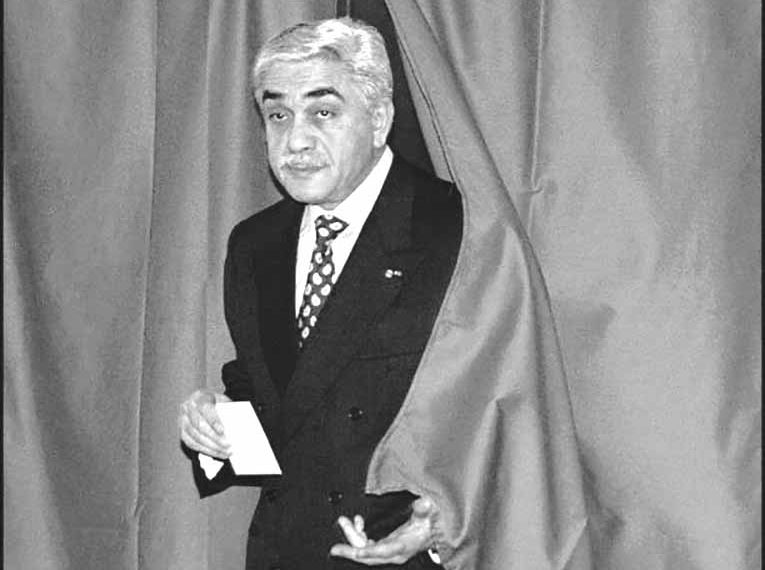 اليامين زروال.. أيقونة النزاهة والانضباط والأنفة