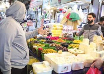 الأسواق تنهي رمضان  بحركية تجارية نشطة