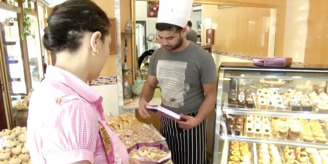 ”بوكس الحلويات”..  تجـارة بنكهـة فرحــة العيـد