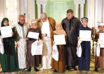 وهران.. التكافل والعبادة في حضرة ليلة القدر