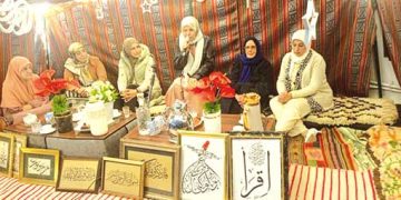 جلسـات أدبيـة وأمـاس شعريــة ولحظـات مـع الفكاهــة