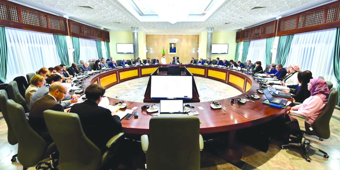 مشاريع أوراق طريق 5 قطاعات تحت المجهر