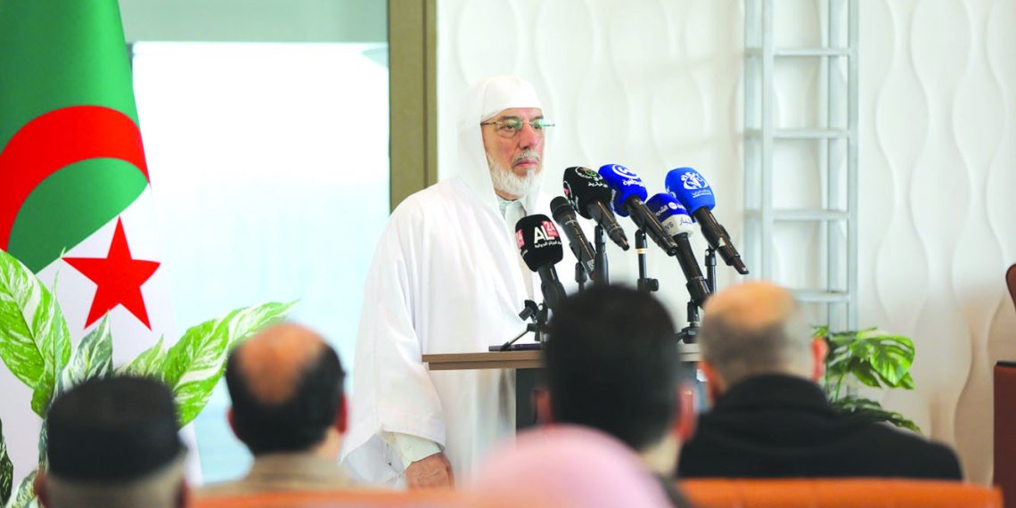 الشيخ محمد بن سعيد شريفي.. مدرسـة متميّزة بعطـائها