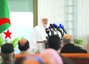 الشيخ محمد بن سعيد شريفي.. مدرسـة متميّزة بعطـائها