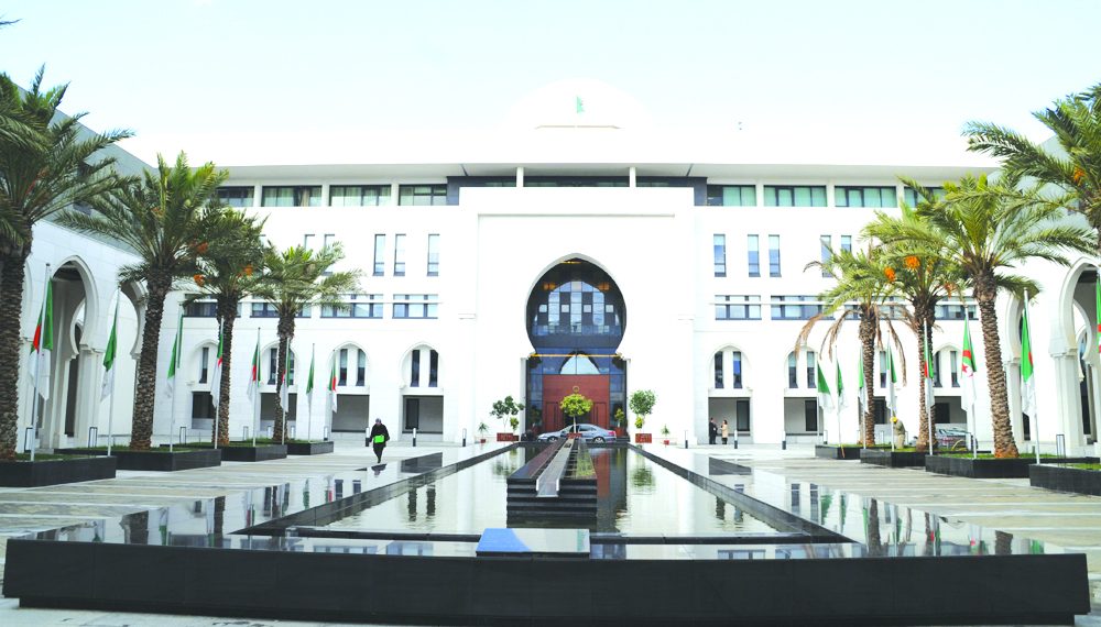 اليمين المتطرّف يواصل وضع العصا في عجلة العلاقات الجزائرية- الفرنسية