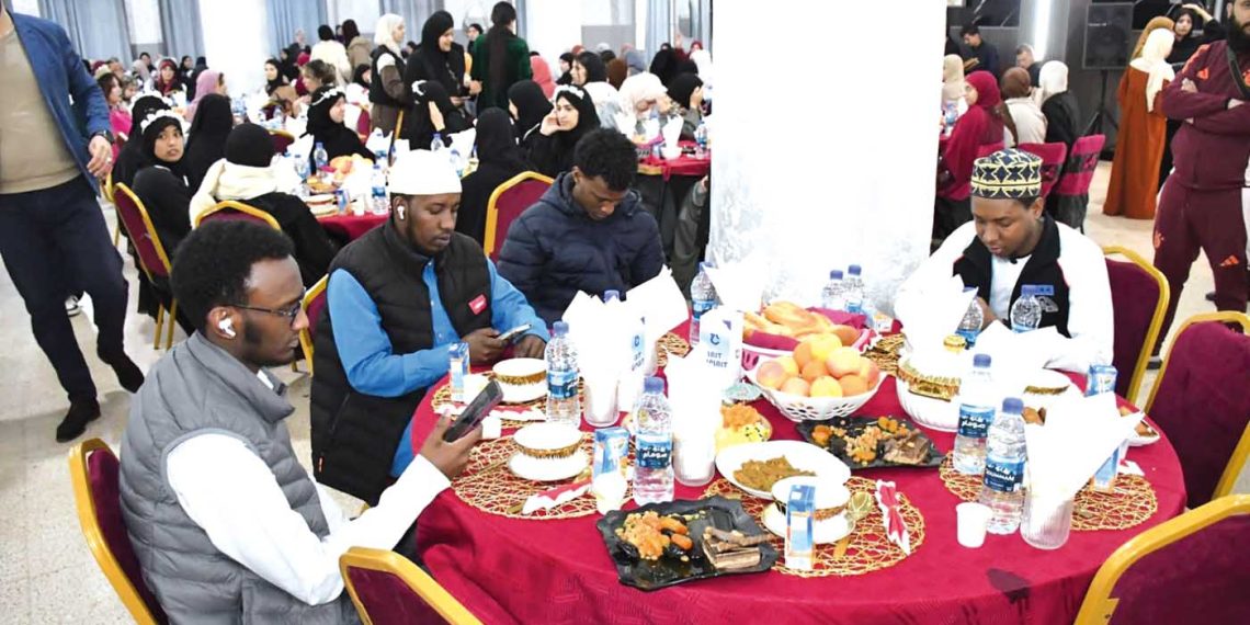 34 طالبا دوليا يرسمون لوحة التّآخي والتّسامح