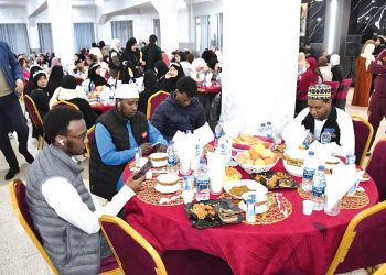 34 طالبا دوليا يرسمون لوحة التّآخي والتّسامح